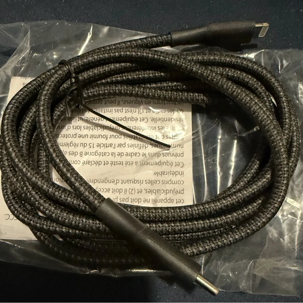 Insignia Braided USB-C to Lightning Cable - Black (6 ft)